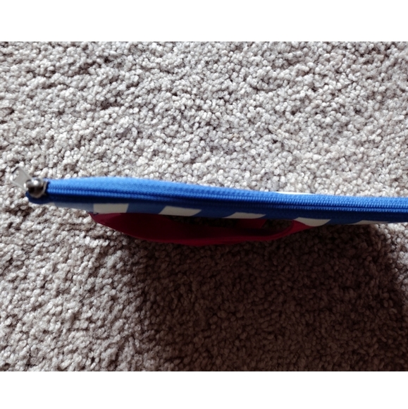 Betsey Johnson Heart Shaped Cateye Sunglasses & Beach Sandal Sunglass Holder - Picture 13 of 15